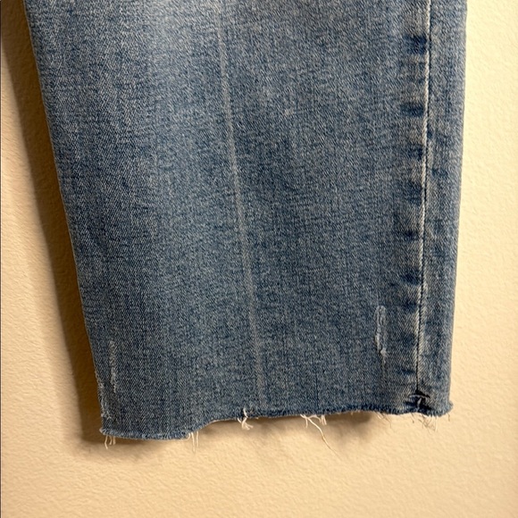 Abercrombie & Fitch The Ankle Straight Ultra High Rise 32/14 Short - Picture 4 of 6